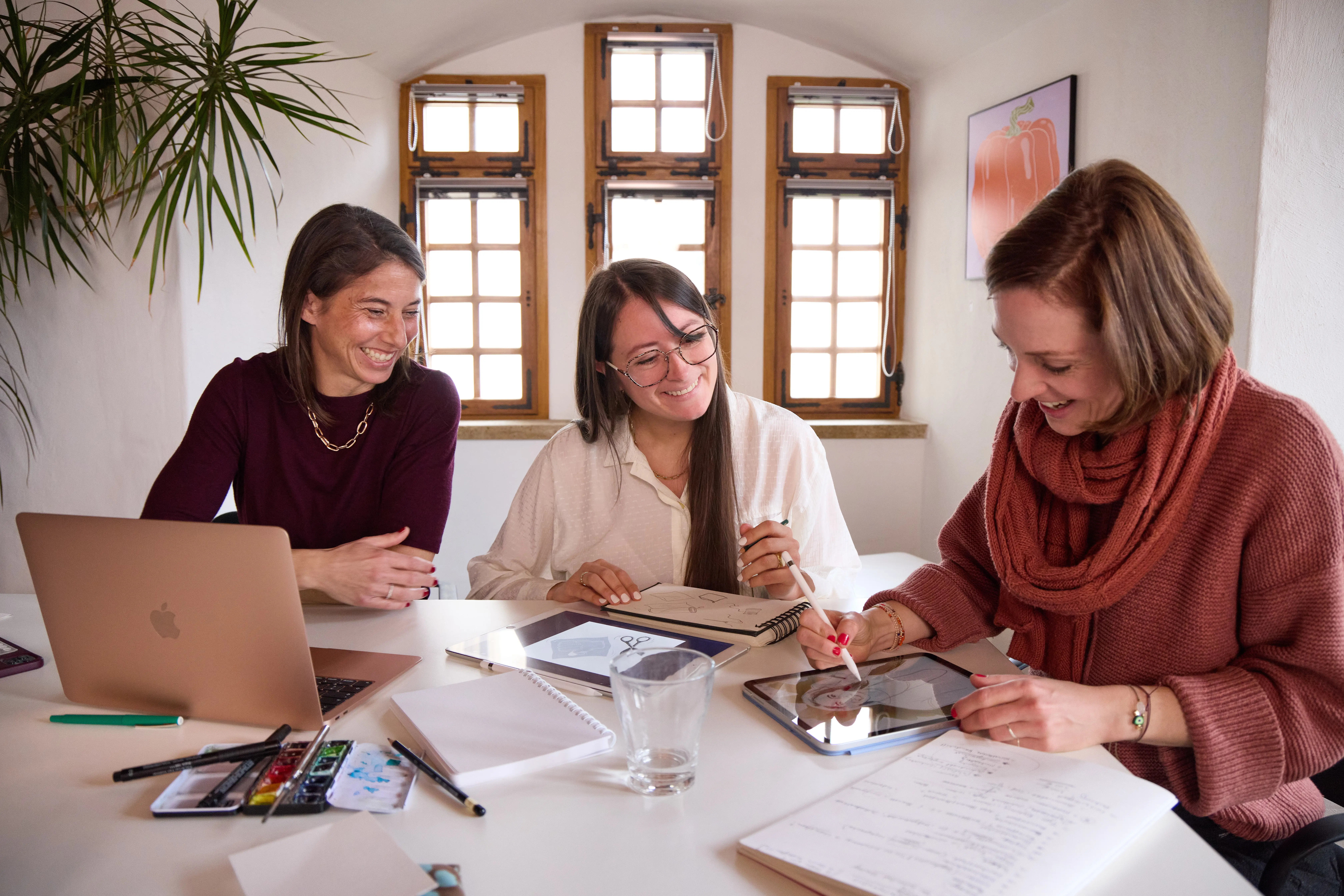 Individuelle Sonderformate, speziell auf Ihre Bedürfnisse zugeschnitten. Ob für Hotels, Concept Stores oder Unternehmen – Kent Studio bietet maßgeschneiderte Produkte mit einzigartigem Design. Erfahren Sie mehr über Sonderformate!